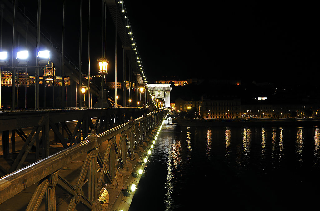 ungarn - budapest - night shots - kettenbrücke teil 8