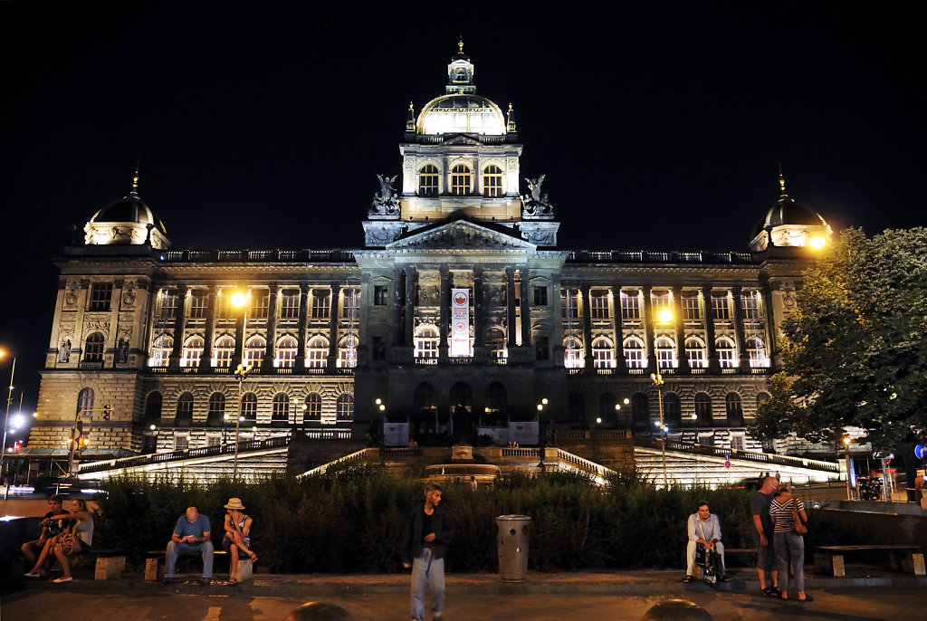 tschechien - prag - night shots - nationalmuseum