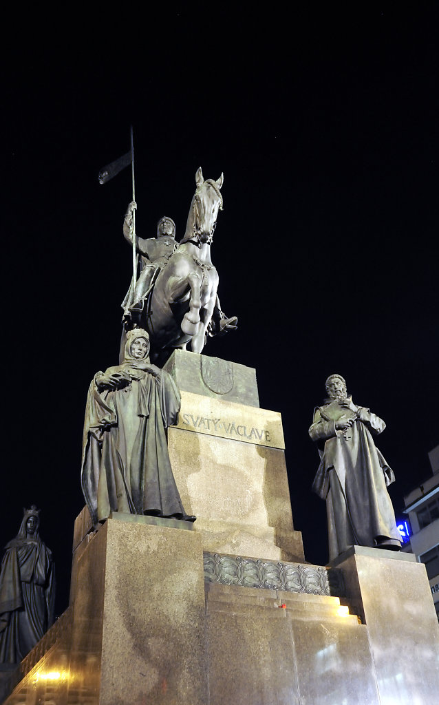 tschechien - prag - night shots - wenzelsdenkmal