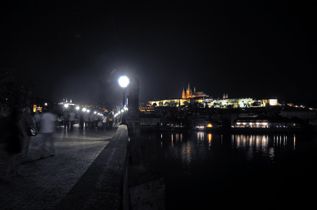 tschechien - prag - night shots - auf der karlsbrücke