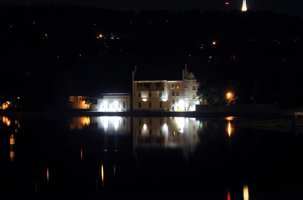 tschechien - prag - night shots - museum kampa