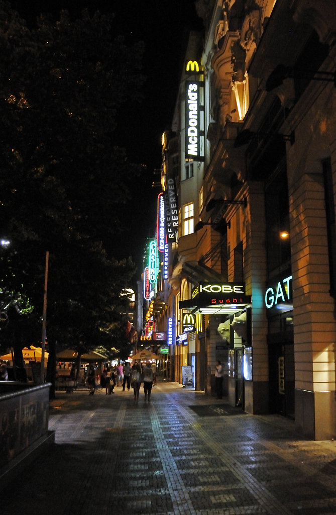 tschechien - prag - night shots - wenzelsplatz teil 10