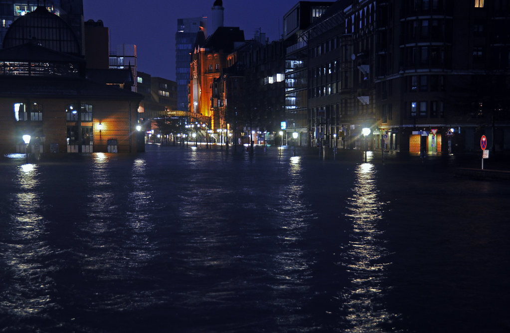 hamburg - sturmflut dezember 2013 – land unter