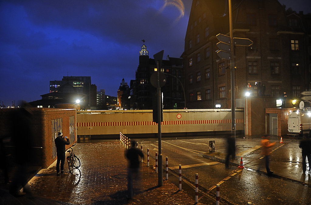 hamburg - sturmflut dezember 2013 – hoffentlich  hält`s