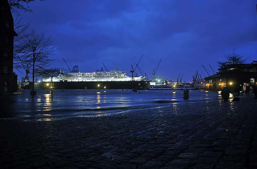 hamburg - sturmflut dezember  2013 – fischmarkt