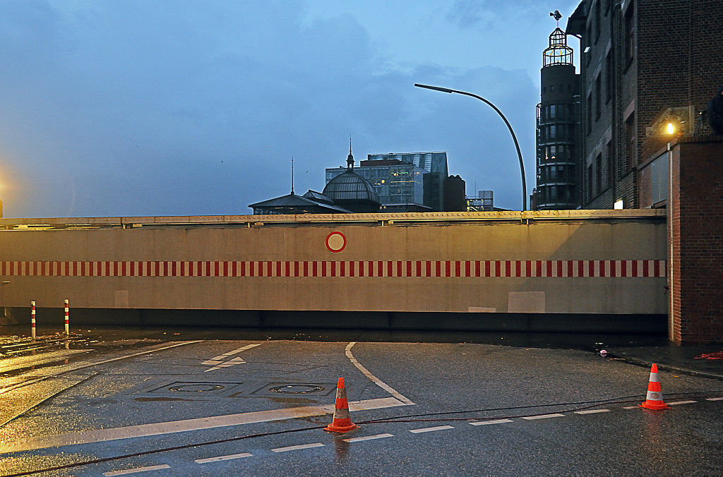 hamburg - sturmflut dezember 2013 – hafenstrasse ecke große e