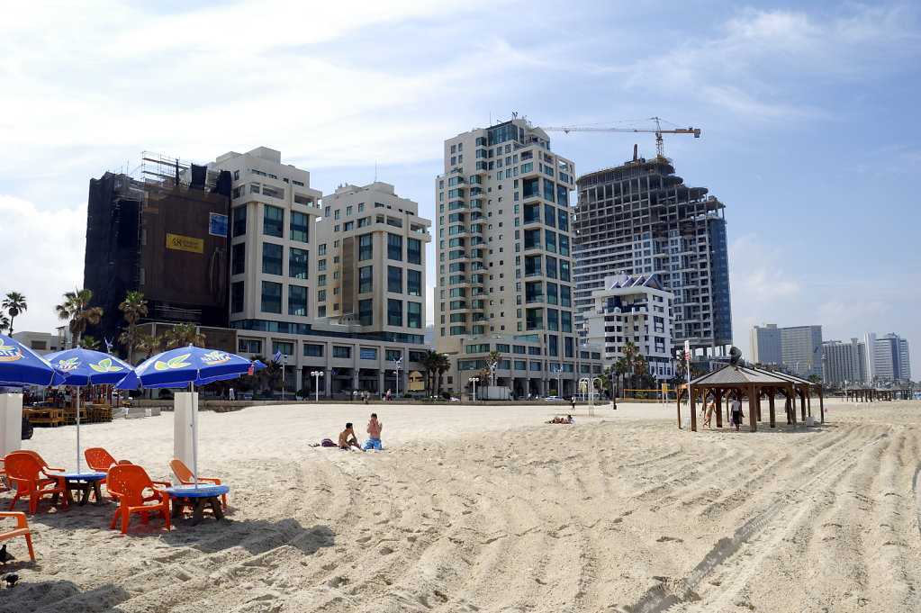 israel – tel aviv - trumpeldor beach