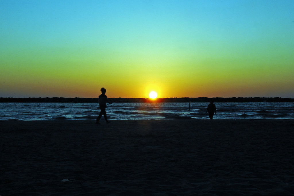 israel – tel aviv - sonnenuntergang am strand