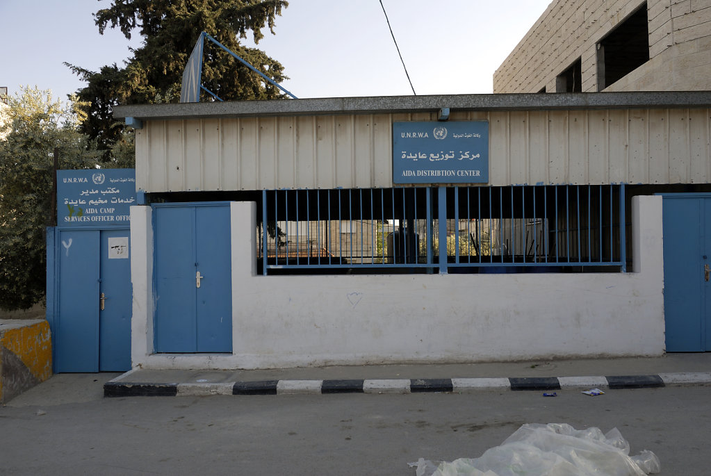 palästina- bethlehem - aida distribtion center