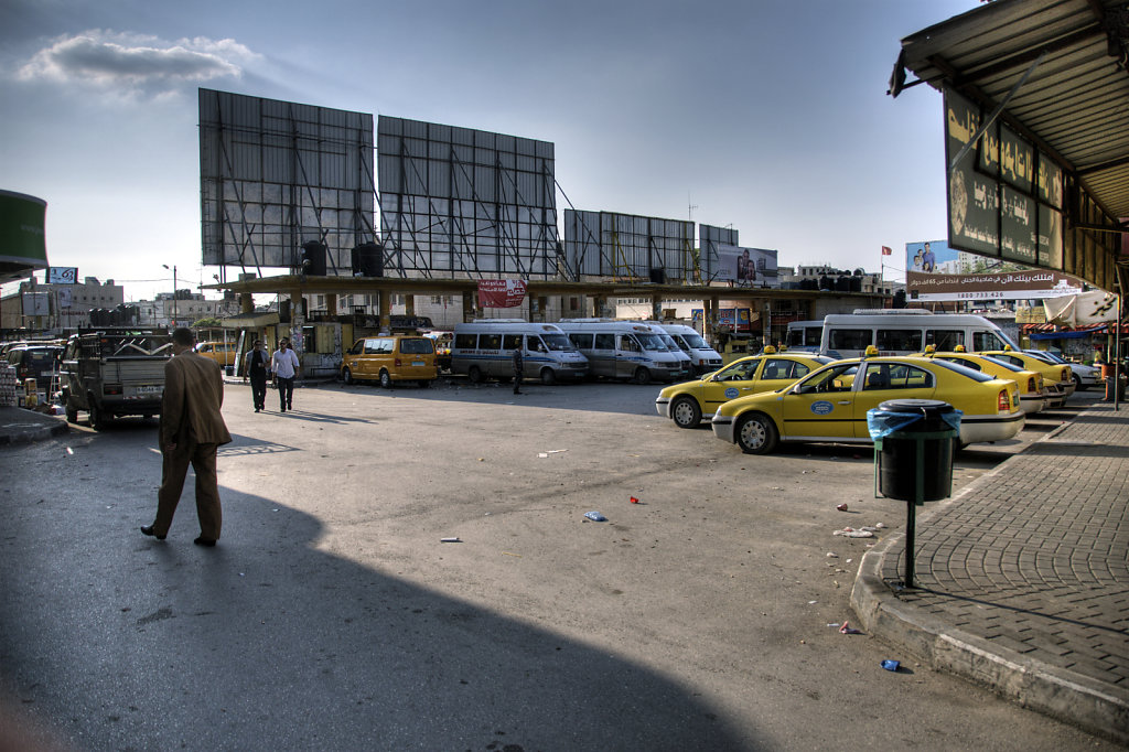 palästina- jenin - auf dem busbahnhof