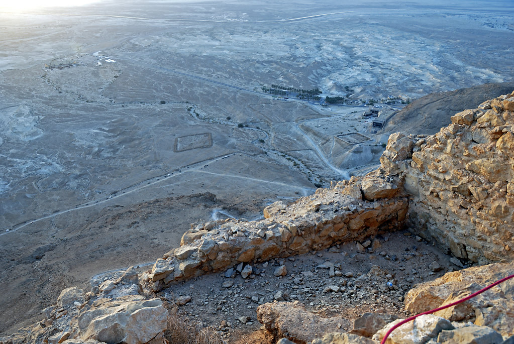 israel- totes meer - masada - blick hinab