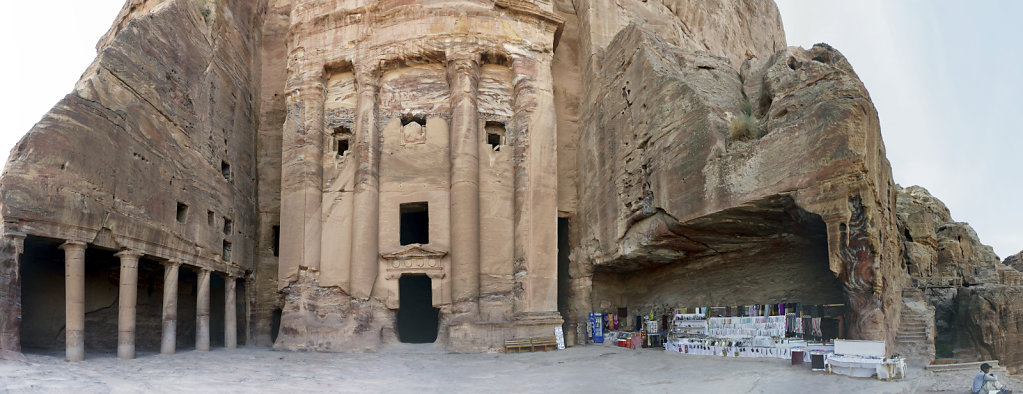 jordanien - petra - das urnengrab teilpanorama