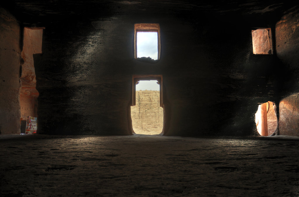 jordanien - petra - das urnengrab - innenansicht