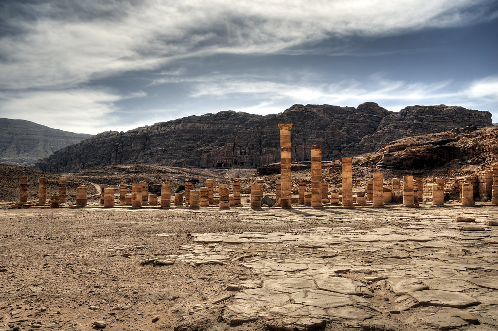 jordanien - petra -  der große tempel - westseite