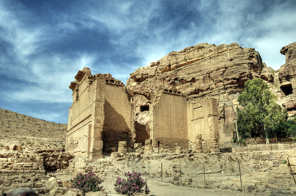 jordanien - petra -  der qasr al-bint tempel