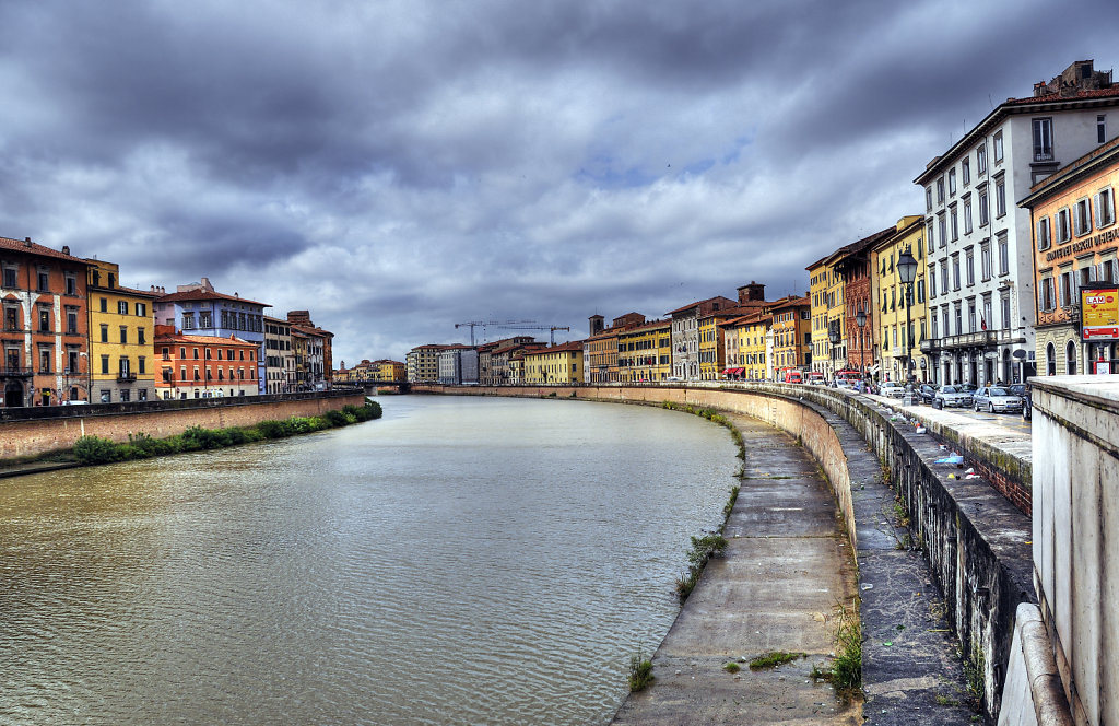 italien - pisa - flussabwärts