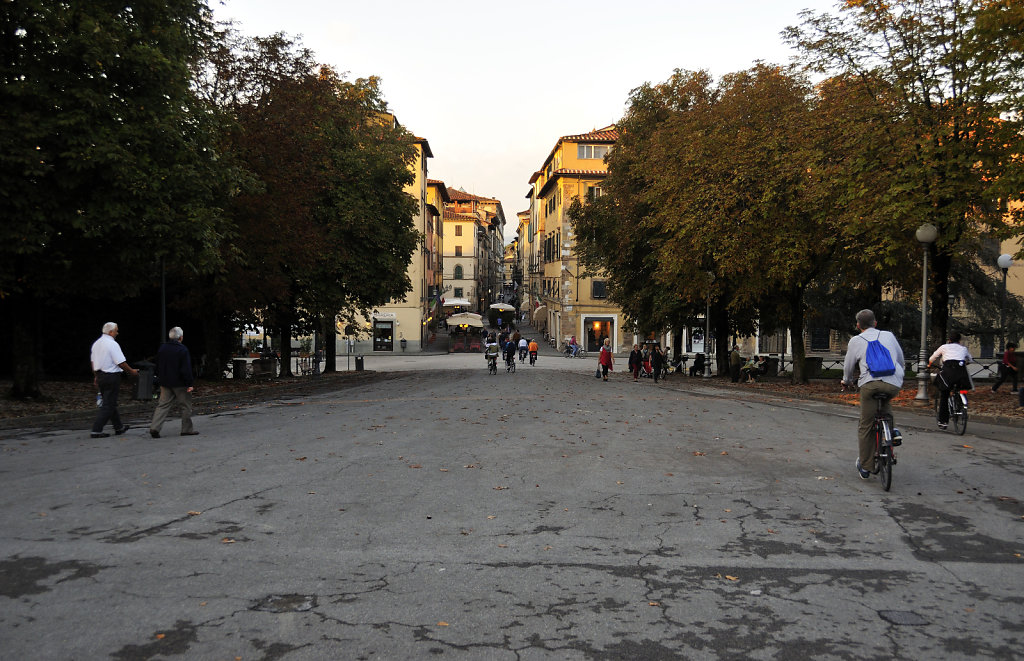 italien- lucca - abfahrt