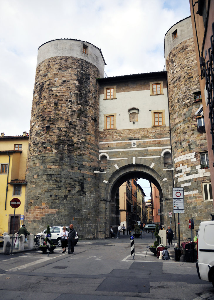 italien- lucca - porta san gervasio