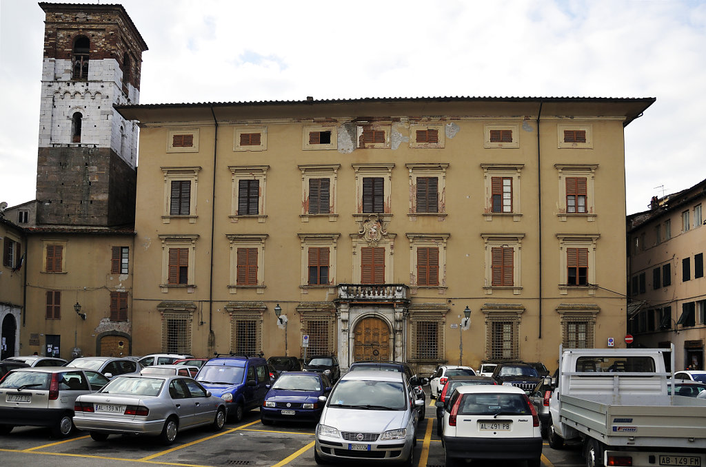 italien- lucca - piazza santa maria bianca