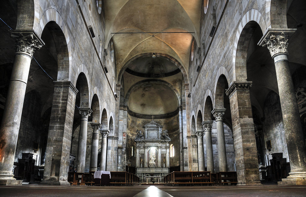 italien- lucca - chiesa santa maria bianca -  der innenraum