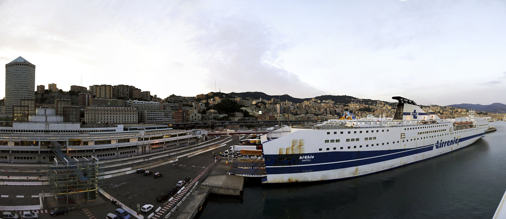 italien -genua -fährterminal - teilpanorama