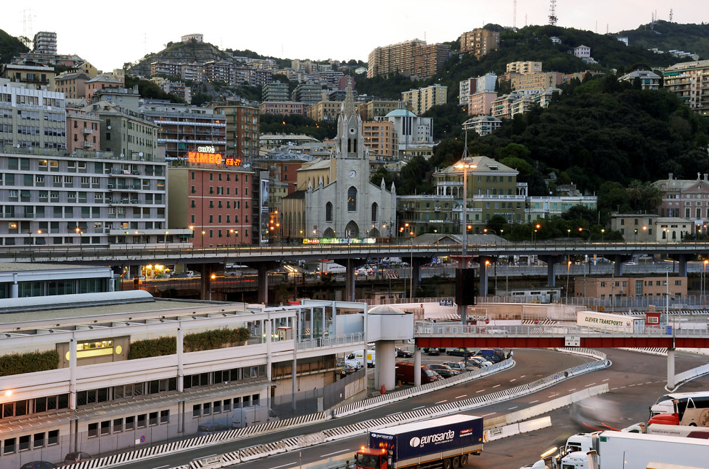 italien -genua -blick auf die stadt