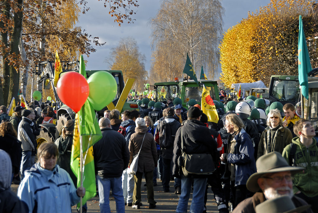 castor november 2010 –   treckerblockade in splietau (02)