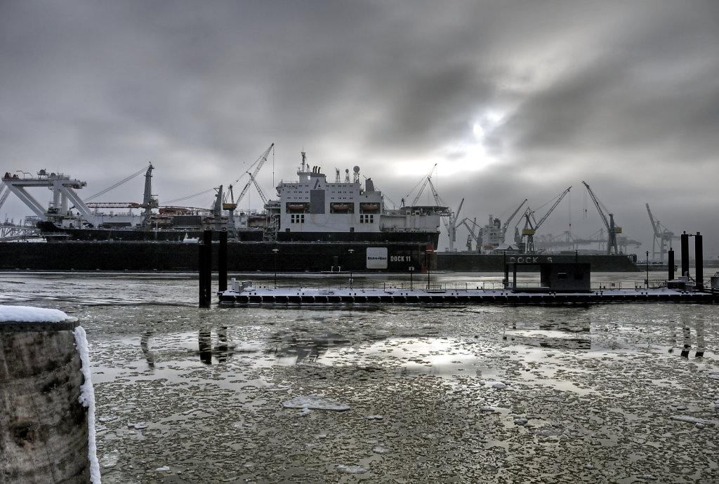 hamburg hafen  (135) -  im dock