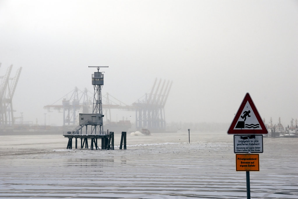 hamburg hafen  (147) -  leitdamm