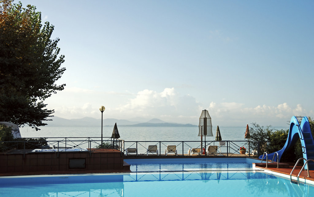 lago trasimeno - am ostufer - am pool