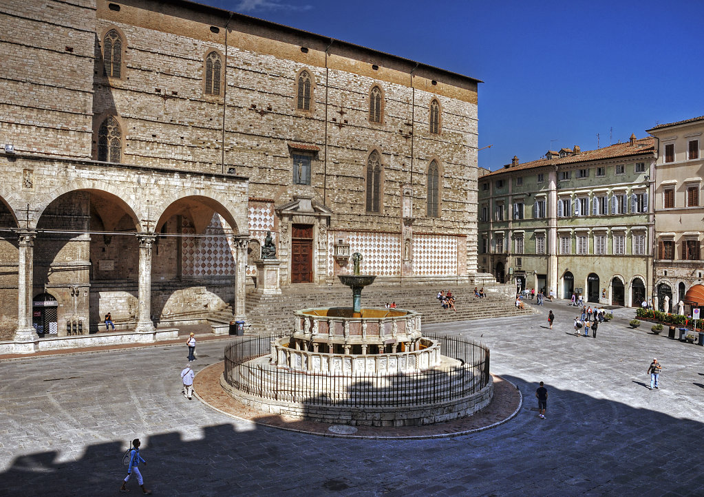 perugia (03) - piazza iv novembre