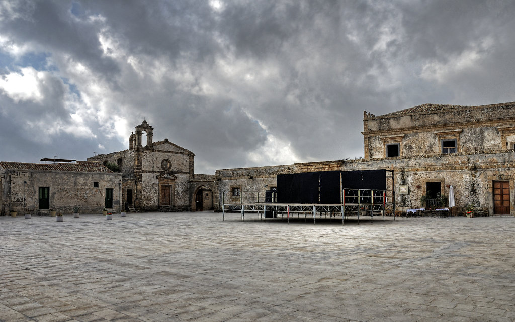 sizilien (23) - marzamemi - auf der piazza 