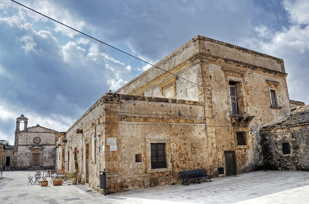 sizilien (24) - marzamemi - auf der piazza teil 3