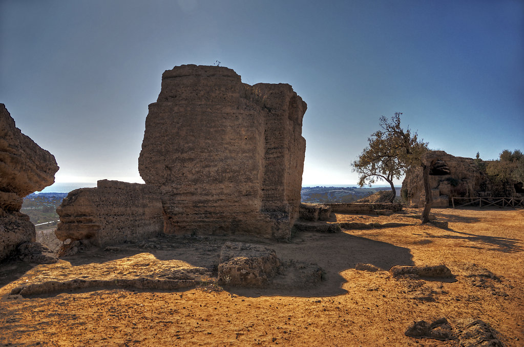 sizilien  (07) - tal der tempel - die stadtmauer teil 2