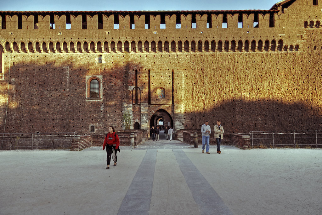 mailand (36) - castello sforzesco - der durchgang teil 2