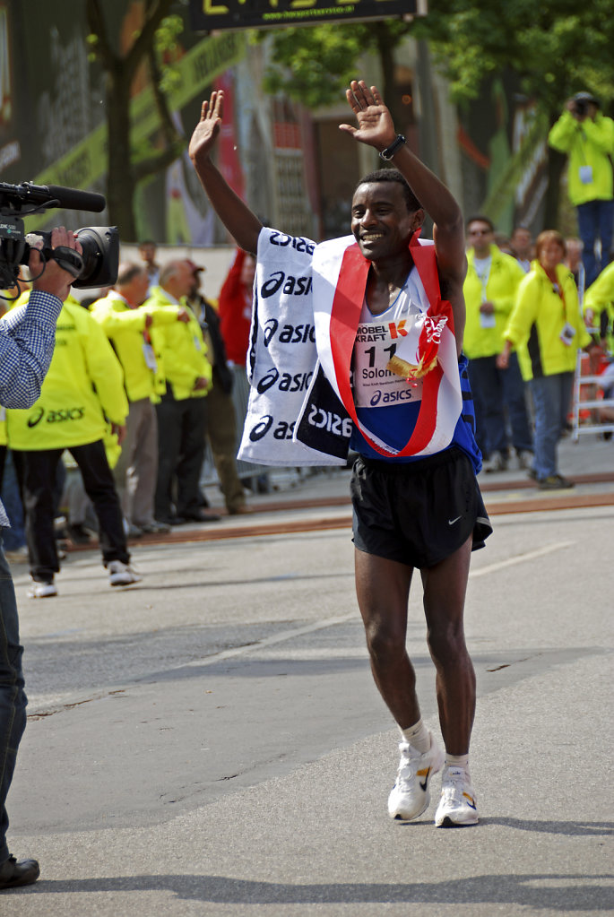 hamburg marathon 2009 -  ehrenrunde solomon tside 