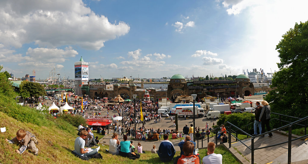 hamburg hafengeburtstag 2009 – teilpanorama landungsbrücken