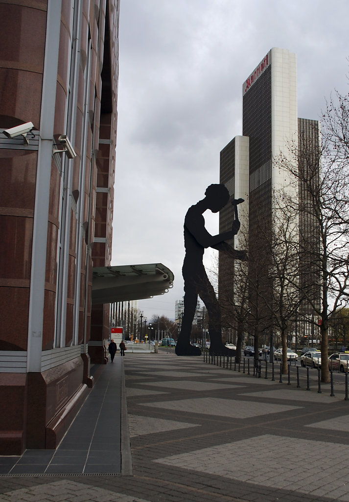 frankfurt - (21) -hammering man