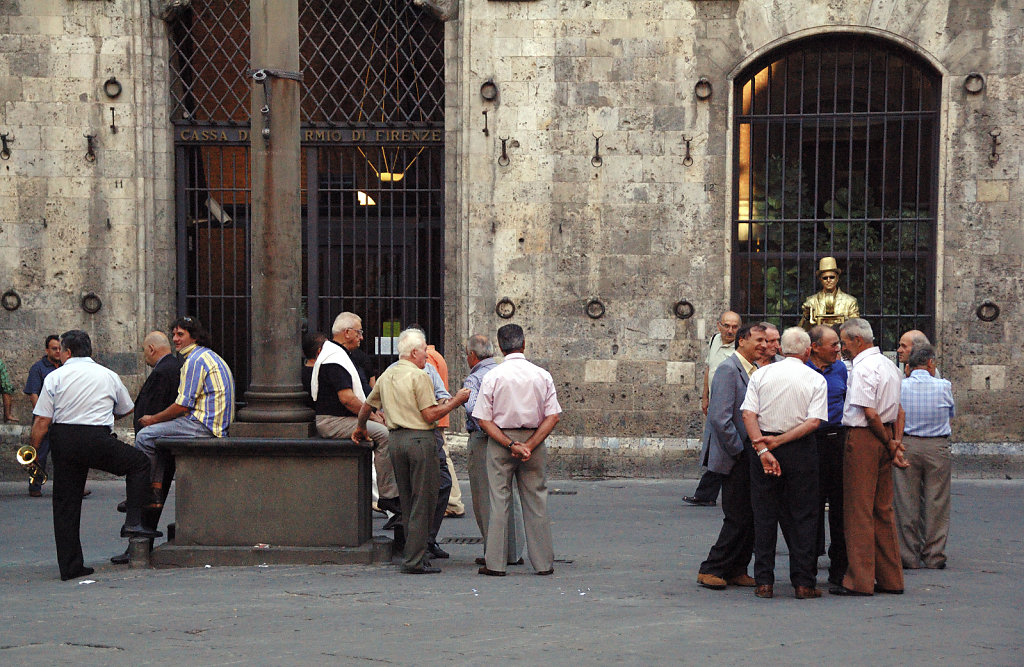siena (2) – männerauf der piazza