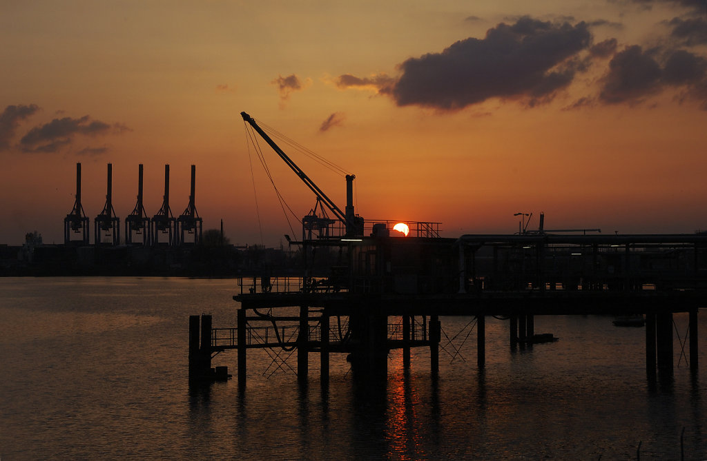 hamburg hafen -(80) -sonnenuntergang