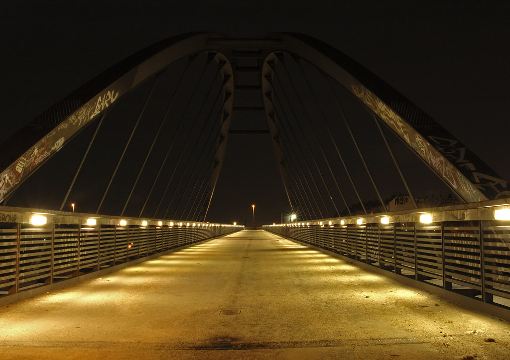 nachts auf der brücke