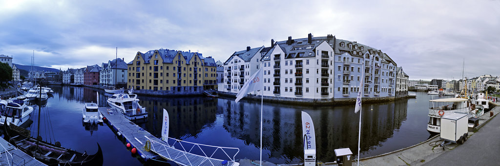 norwegen (129)  - alesund - teilpanorama teil zwei