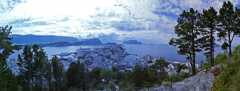 norwegen (126)  - alesund - teilpanorama