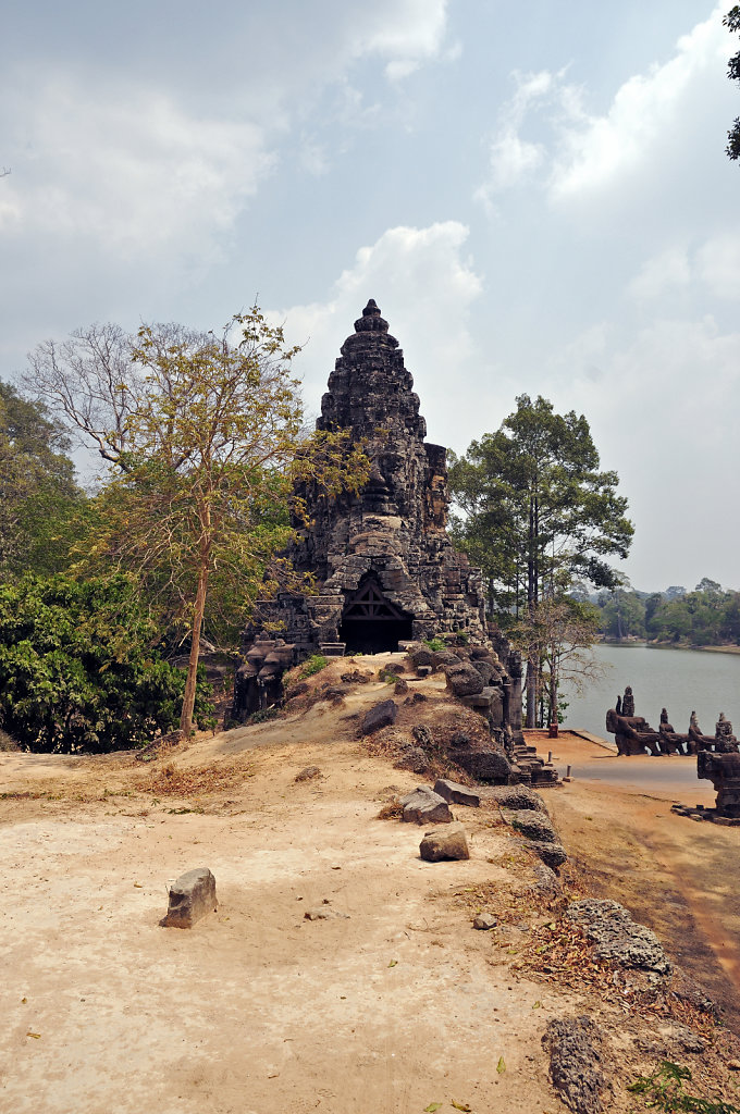 kambodscha - 
tempel von anghor - 
anghor thom  
bayon (01)