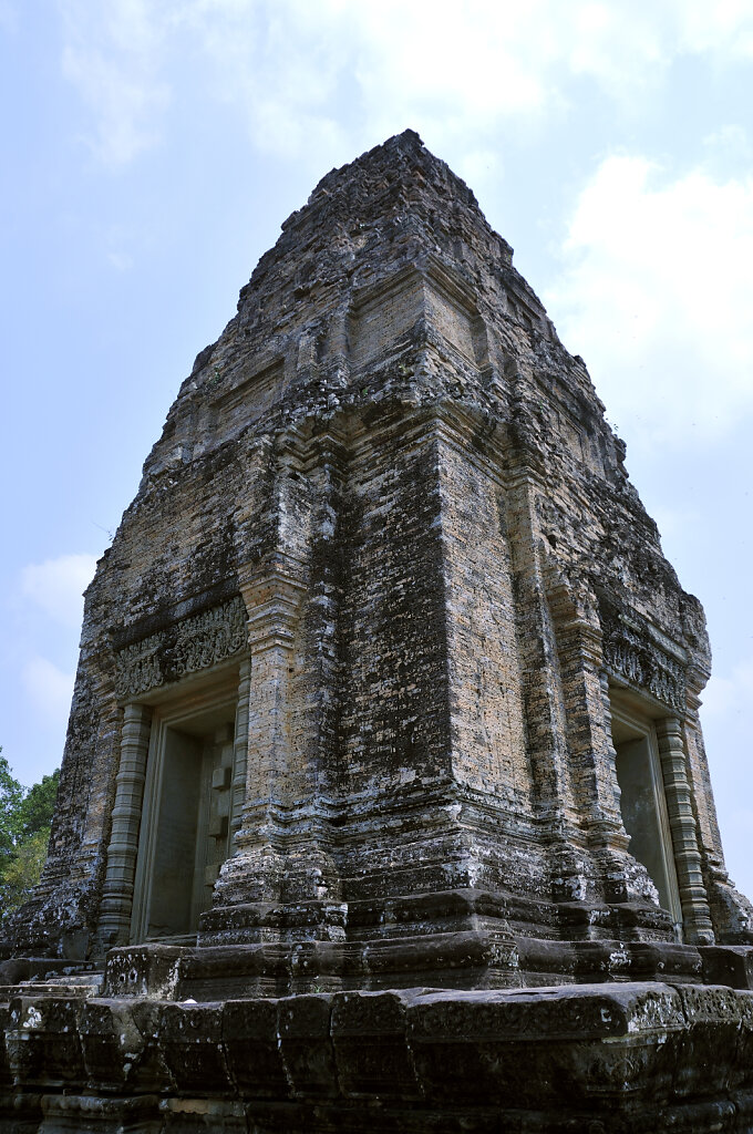 kambodscha - 
tempel von anghor - 
eastern mebon (01)