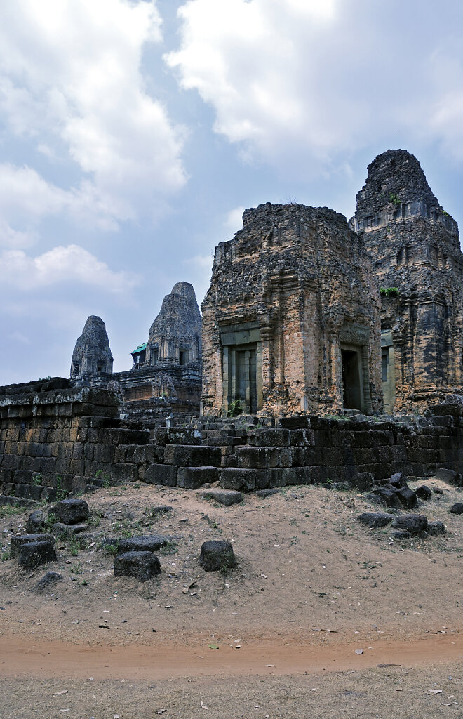 kambodscha - 
tempel von anghor - 
eastern mebon (01)