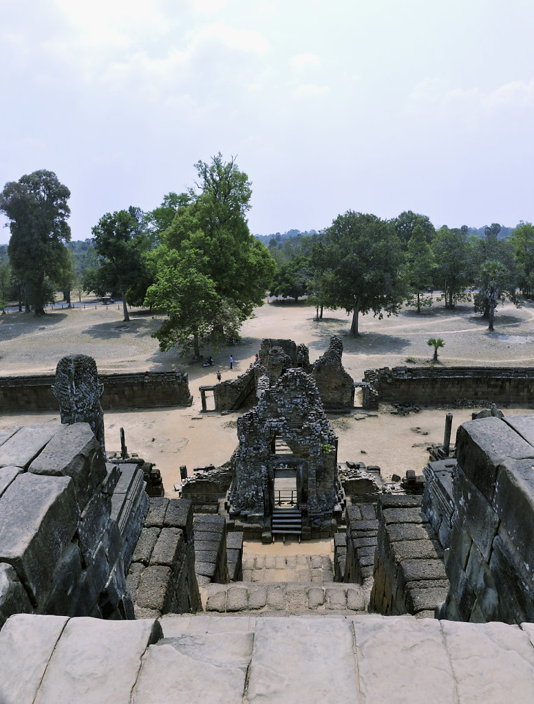 kambodscha - tempel von anghor - östlicher mebon - teilpanorama