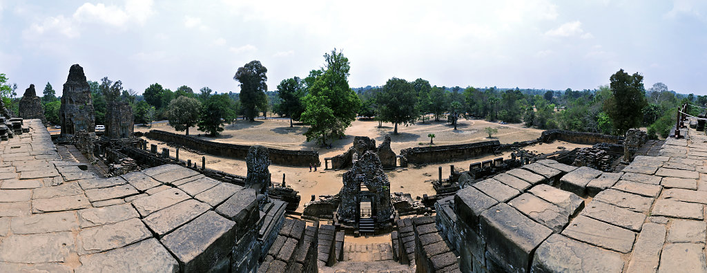 kambodscha - tempel von anghor - östlicher mebon - teilpanorama