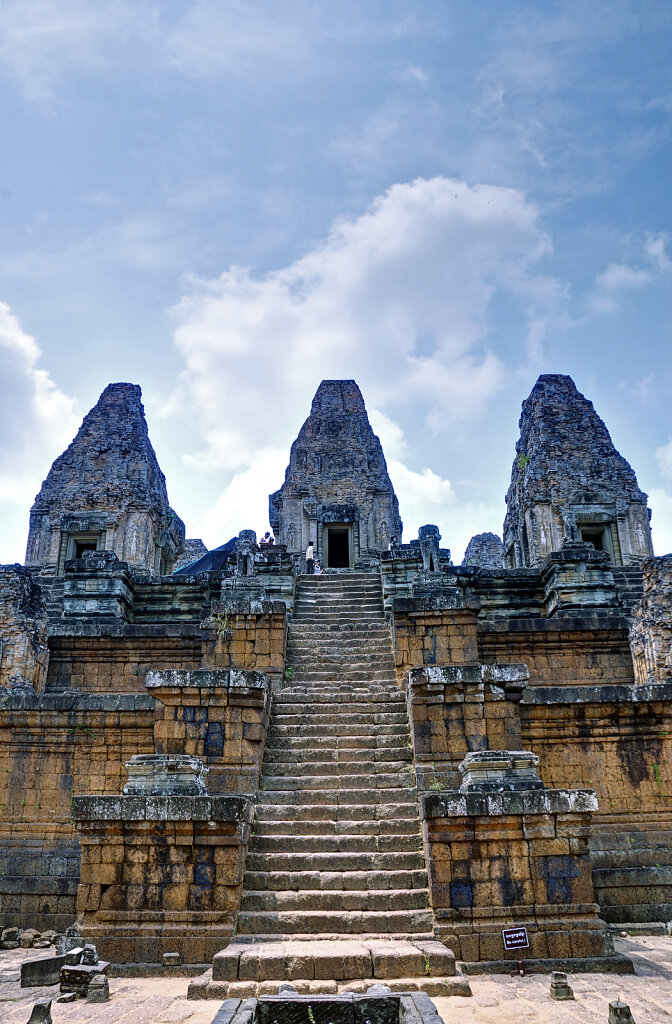 kambodscha - 
tempel von anghor - 
eastern mebon (01)