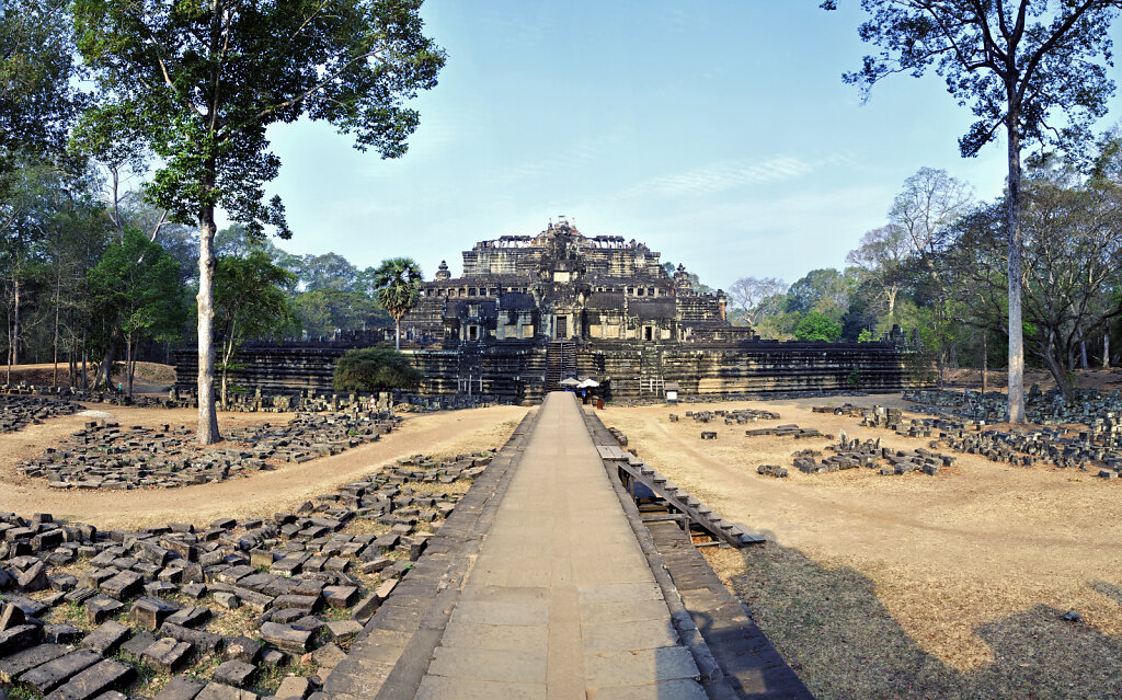 kambodscha - tempel von anghor - angkor thom - baphuon - teilpan
